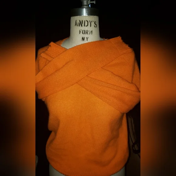 Minnie Rose 100% cashmere orange 🍊 crew neck cut trim. S/M Crew & Scoop Necks